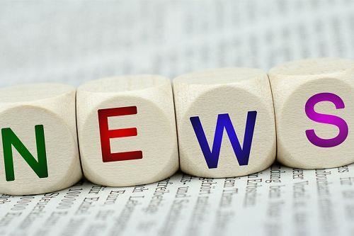 Il processo di formatura del bicchiere di carta della macchina per bicchieri ...